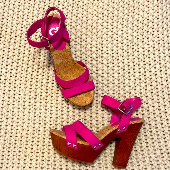 Super cute NEW hot pink/fuchsia heels. Perfect condition. Thick heel. - Picture 1 of 3